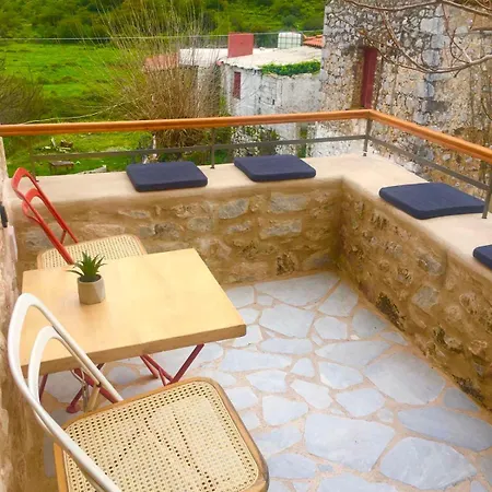 Pyrrichos Stone House * Pirrikhos