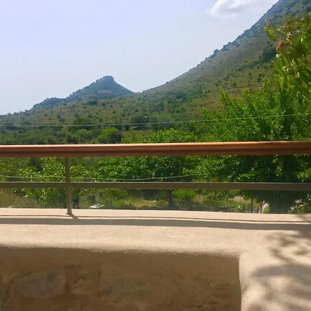 Pyrrichos Stone House * Pirrikhos