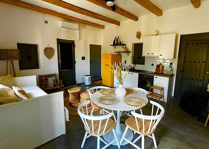 Pyrrichos Stone House * Pirrikhos