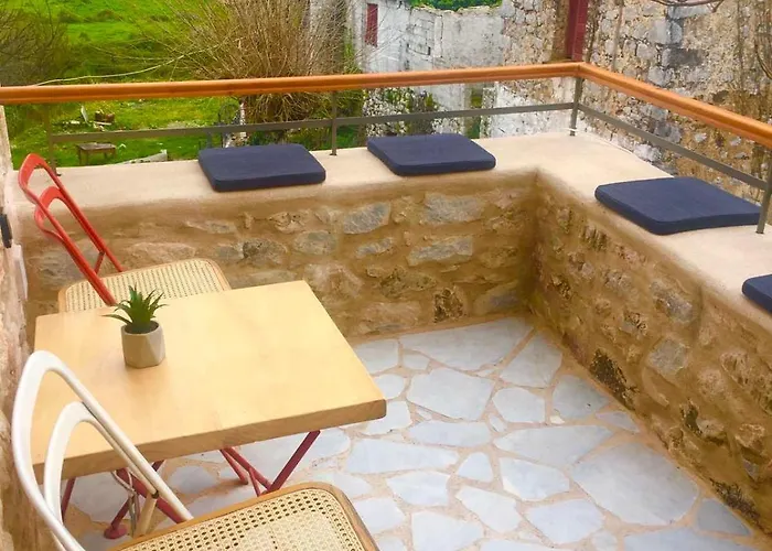 Pyrrichos Stone House * Pirrikhos