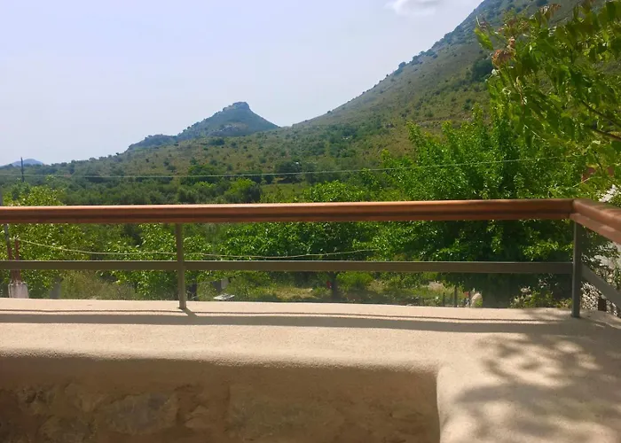 Pyrrichos Stone House * Pirrikhos